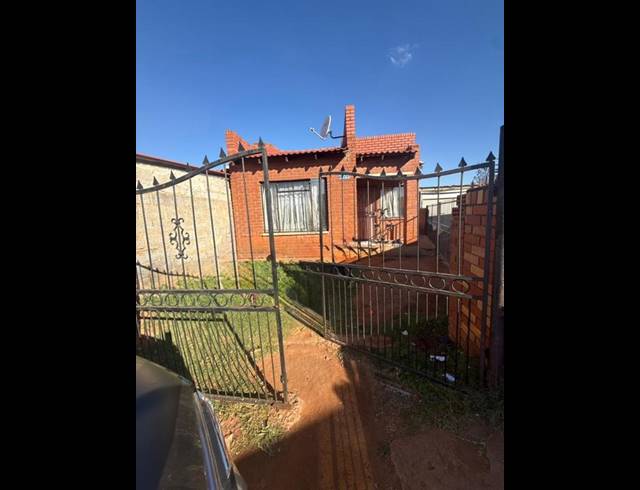 2 BEDROOM HOUSE FOR SALE IN TEMBISA CENTRAL